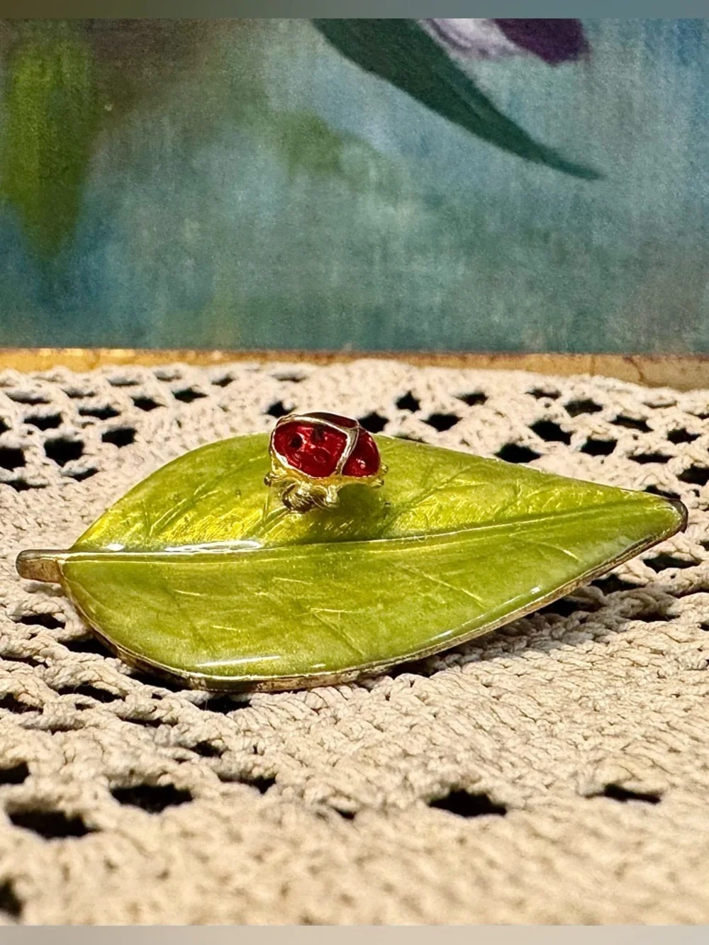 Vintage LIA Green Enamel Leaf Lady Bug Trembler Brooch Pin